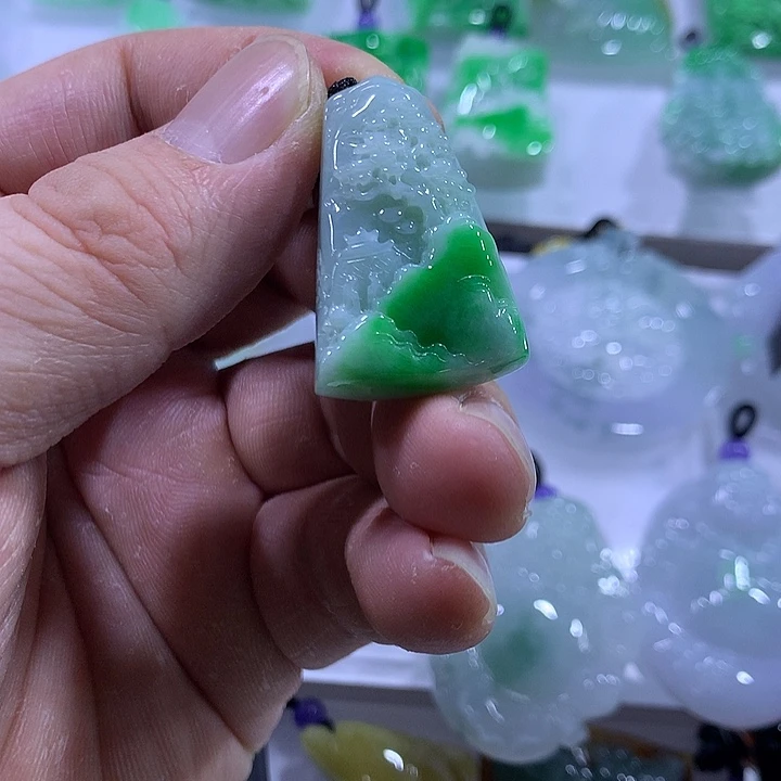 翡翠未镶嵌颈饰天然翡翠A货吊坠