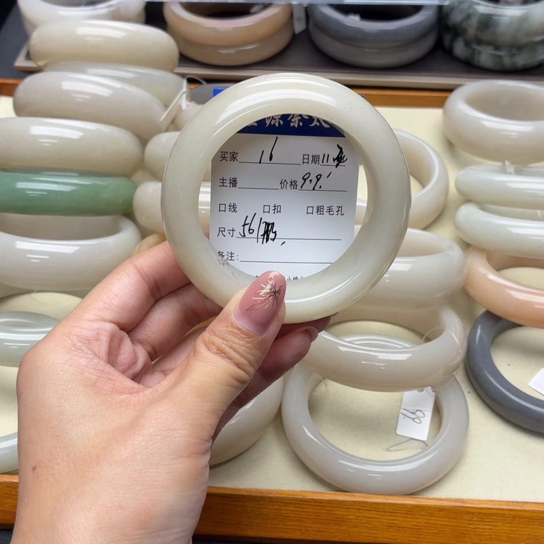 石英岩玉未镶嵌手镯