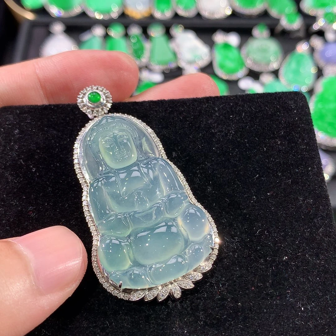 翡翠18K金镶嵌颈饰