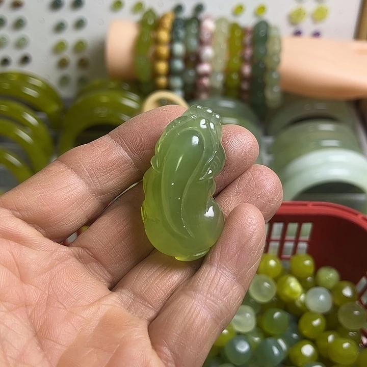 合金蛇纹石玉颈饰