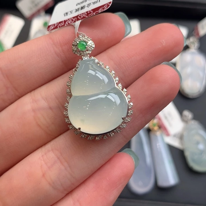 翡翠18K金镶嵌颈饰翡翠