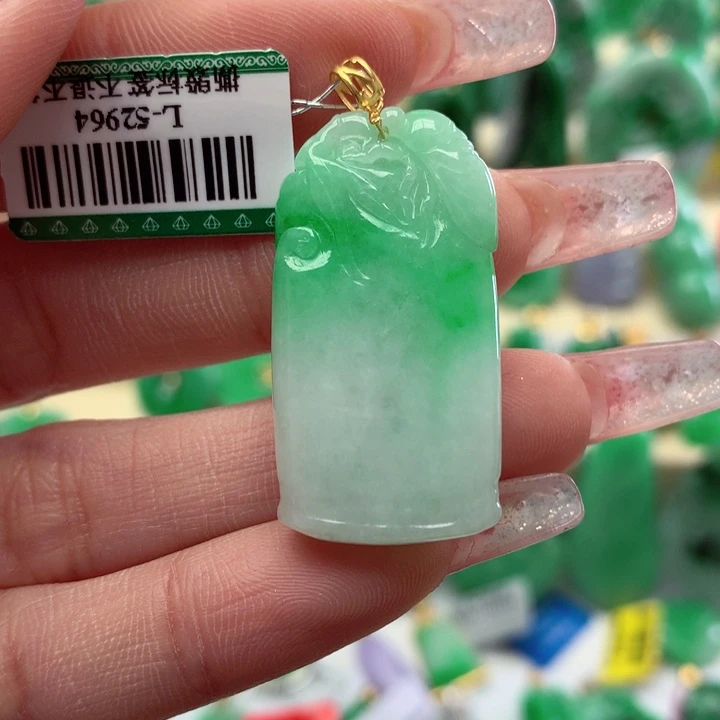 翡翠颈饰18K金镶嵌挂件