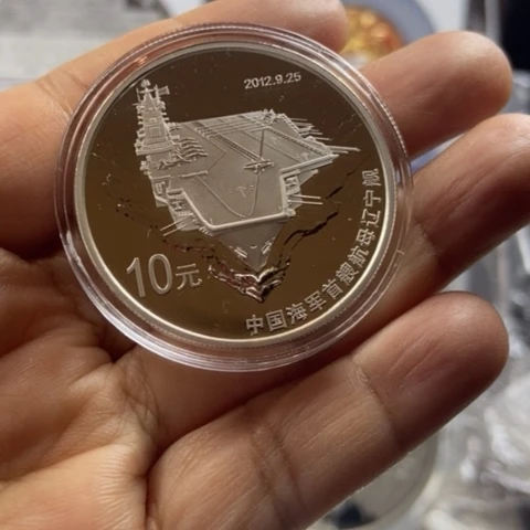 纯银2012年辽宁舰银币带证书送通用盒