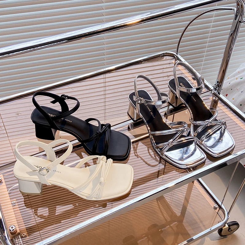 粗跟凉鞋女夏外穿2025新款气质百搭时尚方头银色一字带凉鞋高跟鞋