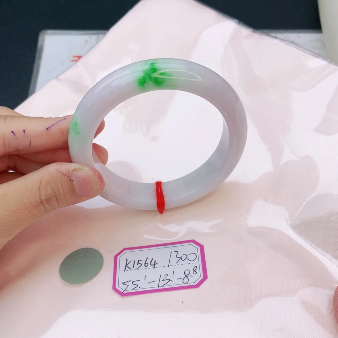 翡翠手镯未镶嵌翡翠