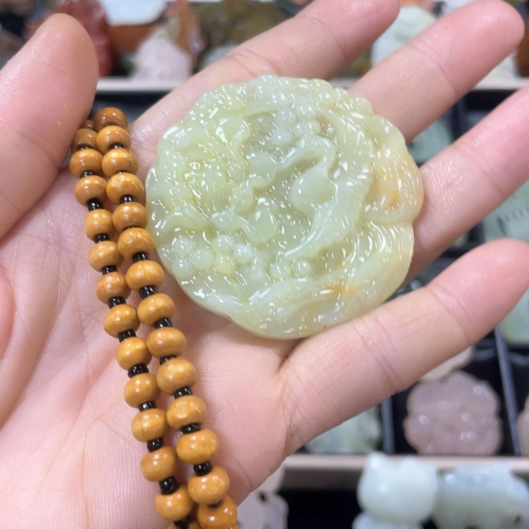 蛇纹石玉颈饰未镶嵌