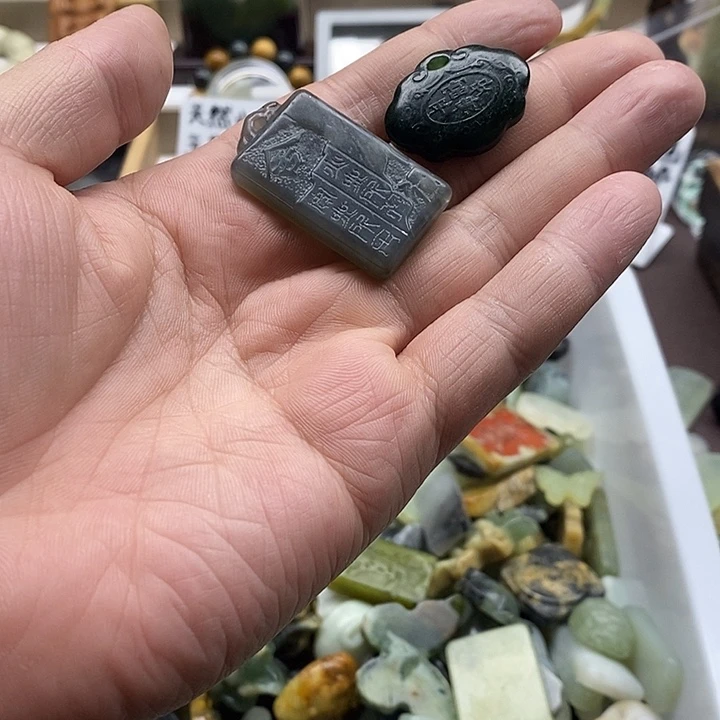 蛇纹石玉未镶嵌颈饰