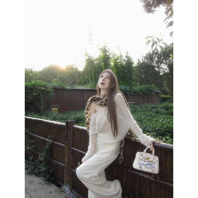 御姐风斜肩针织衫设计感辣妹宽松露肩内搭百搭微喇阔腿裤两件套装