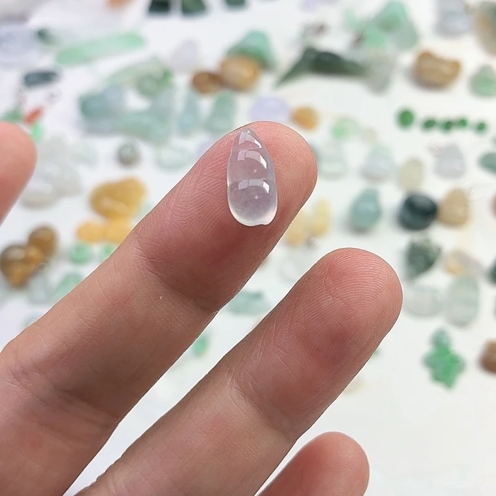 第***毛翡翠未镶嵌颈饰豆子