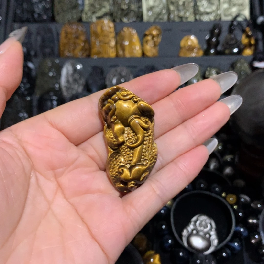 颈饰未镶嵌木变石（虎睛石）玉****伙