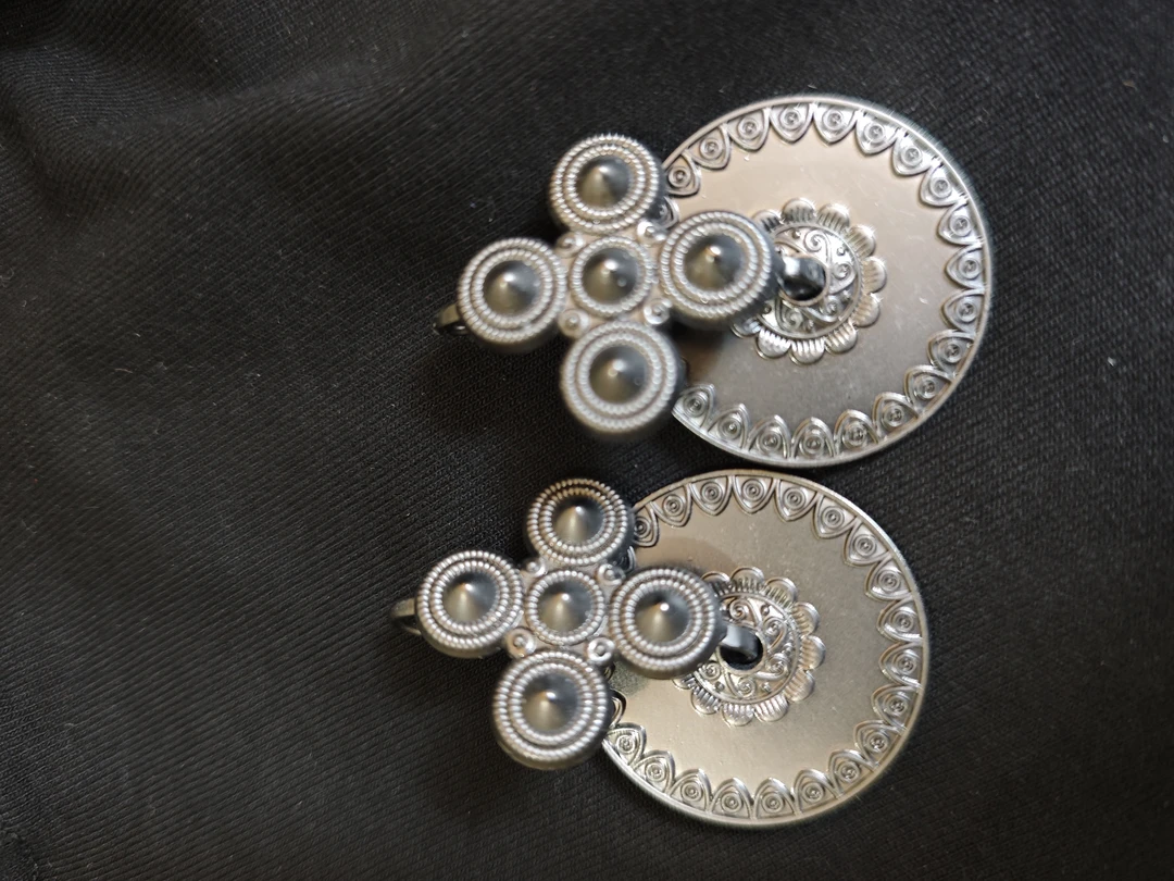 铜合金仿珍珠耳饰 大凉山彝族复古圆白色耳环首饰饰品银色新款