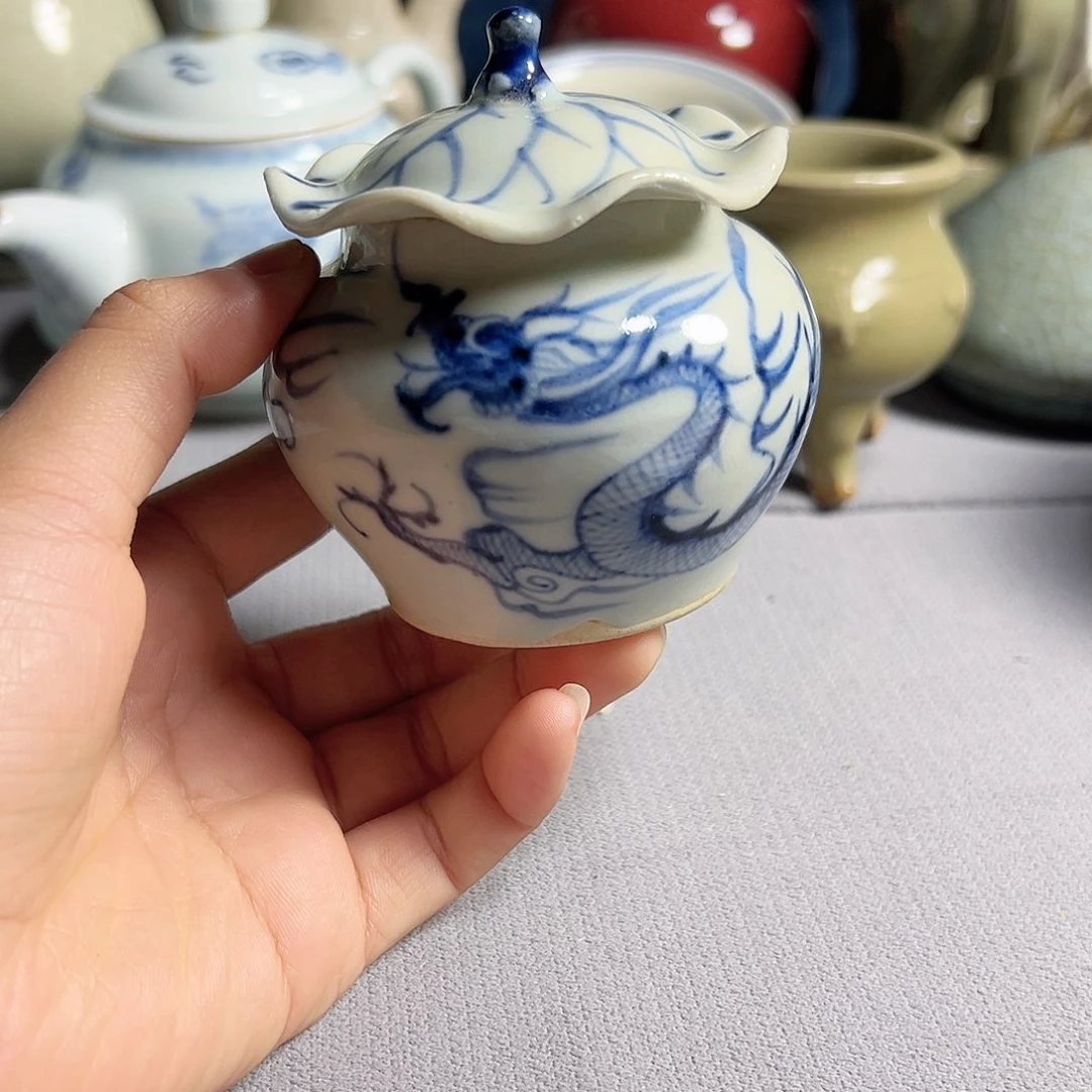 荷叶罐青花荷叶罐