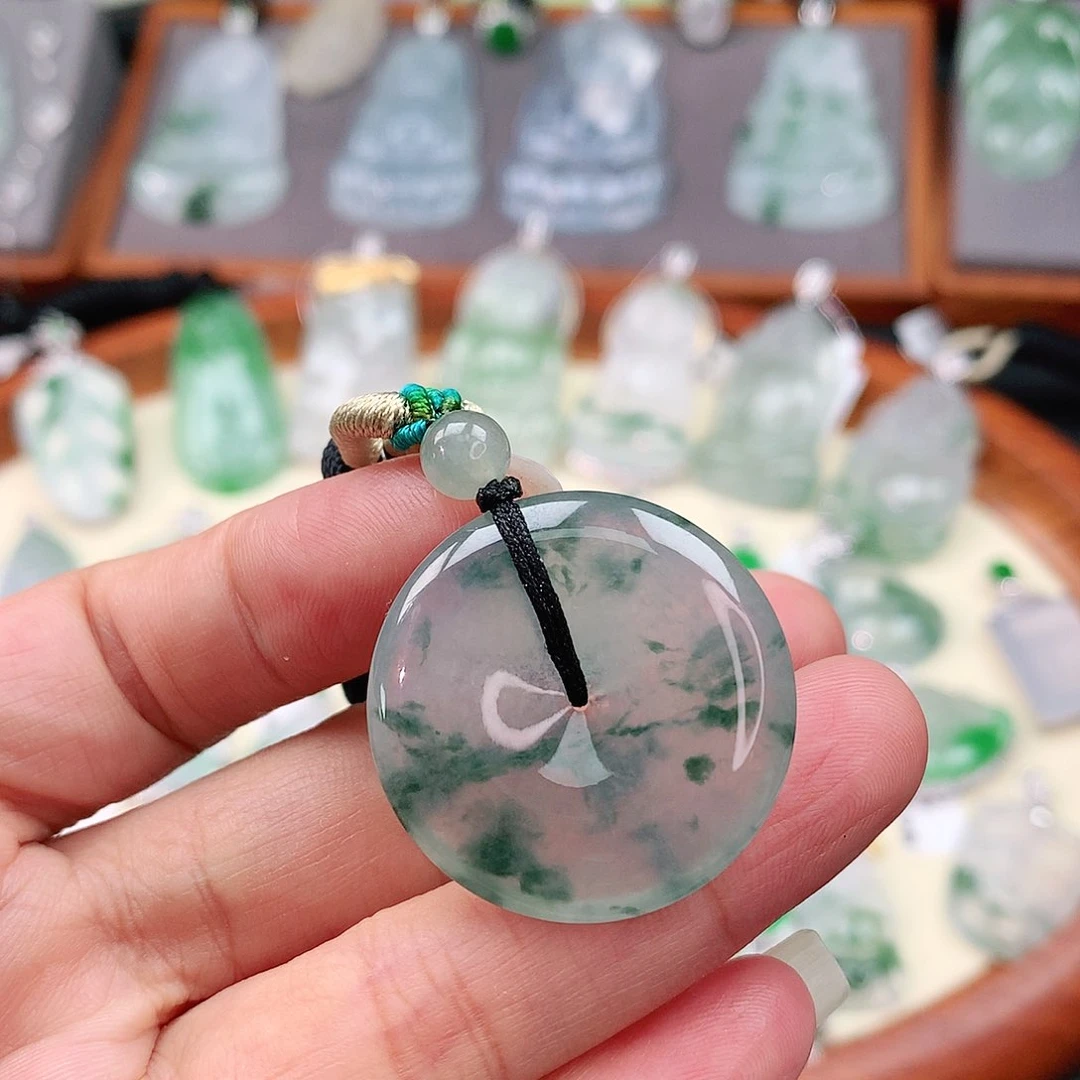 颈饰未镶嵌翡翠平安扣