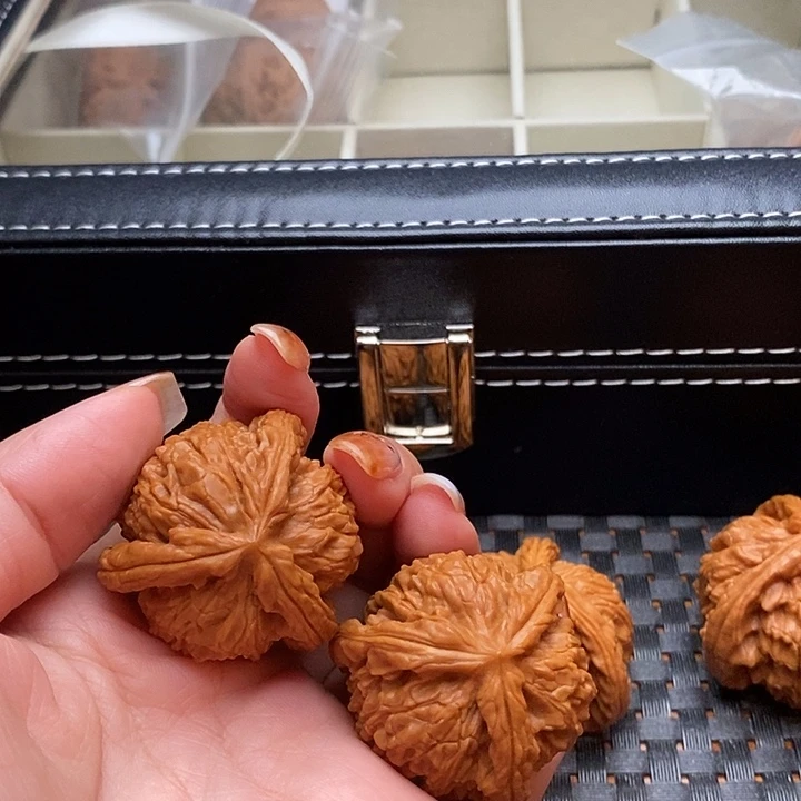 世***平文玩核桃吊坠38尺 白