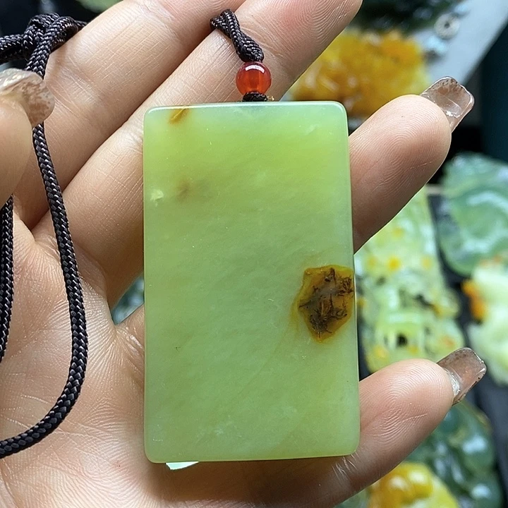 蛇纹石玉挂件未镶嵌