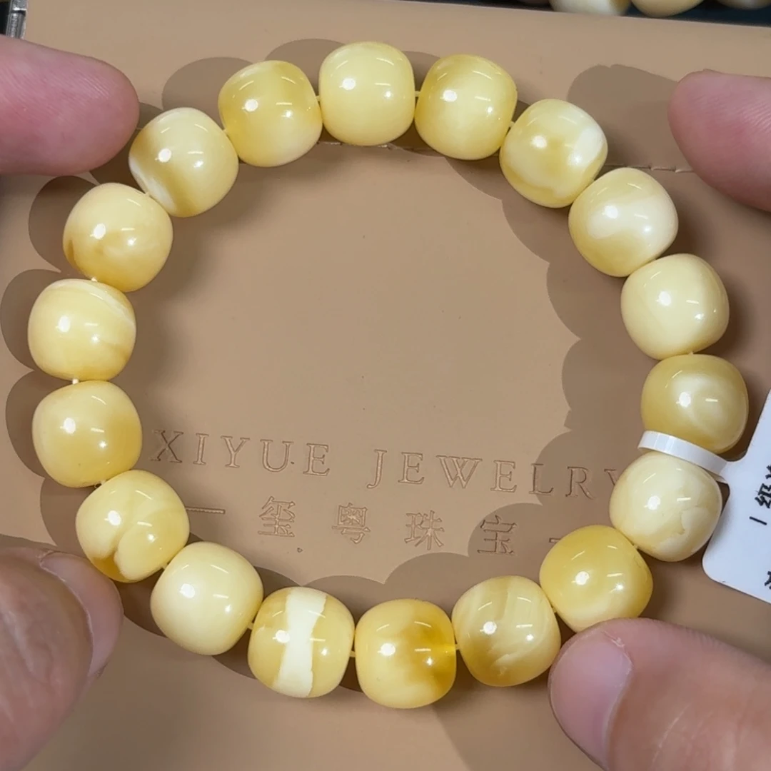 琥珀未镶嵌裸石132000000