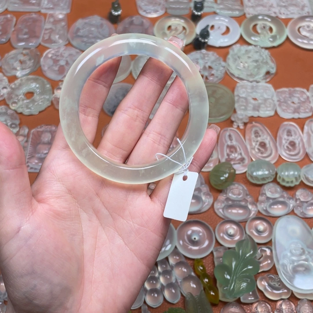 灵***舞蛇纹石玉未镶嵌颈饰