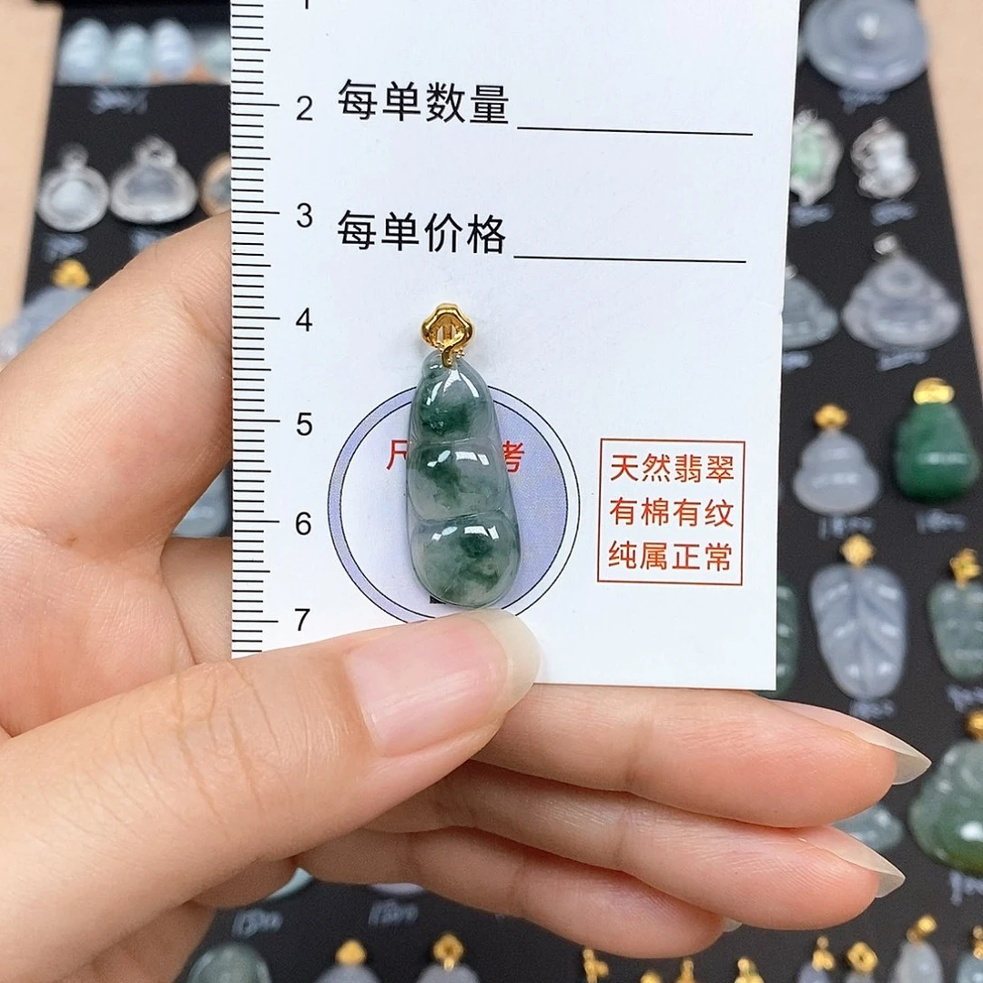 颈饰18K金镶嵌翡翠