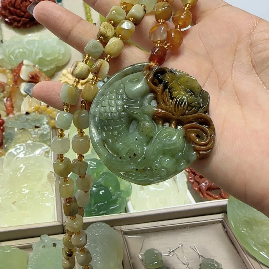 未镶嵌蛇纹石玉吊坠