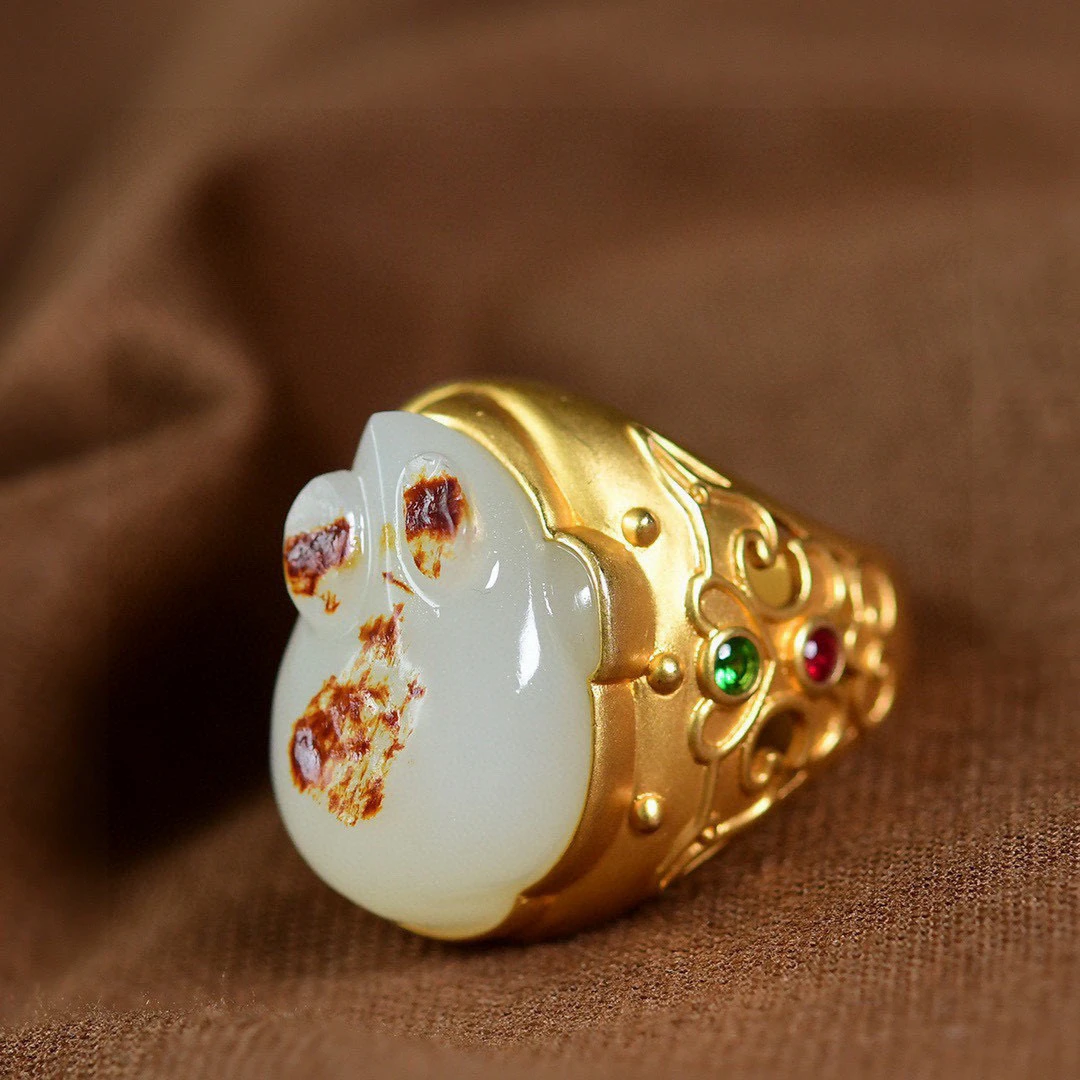 和田玉羊脂玉真皮金蟾玉坠 18k镶嵌