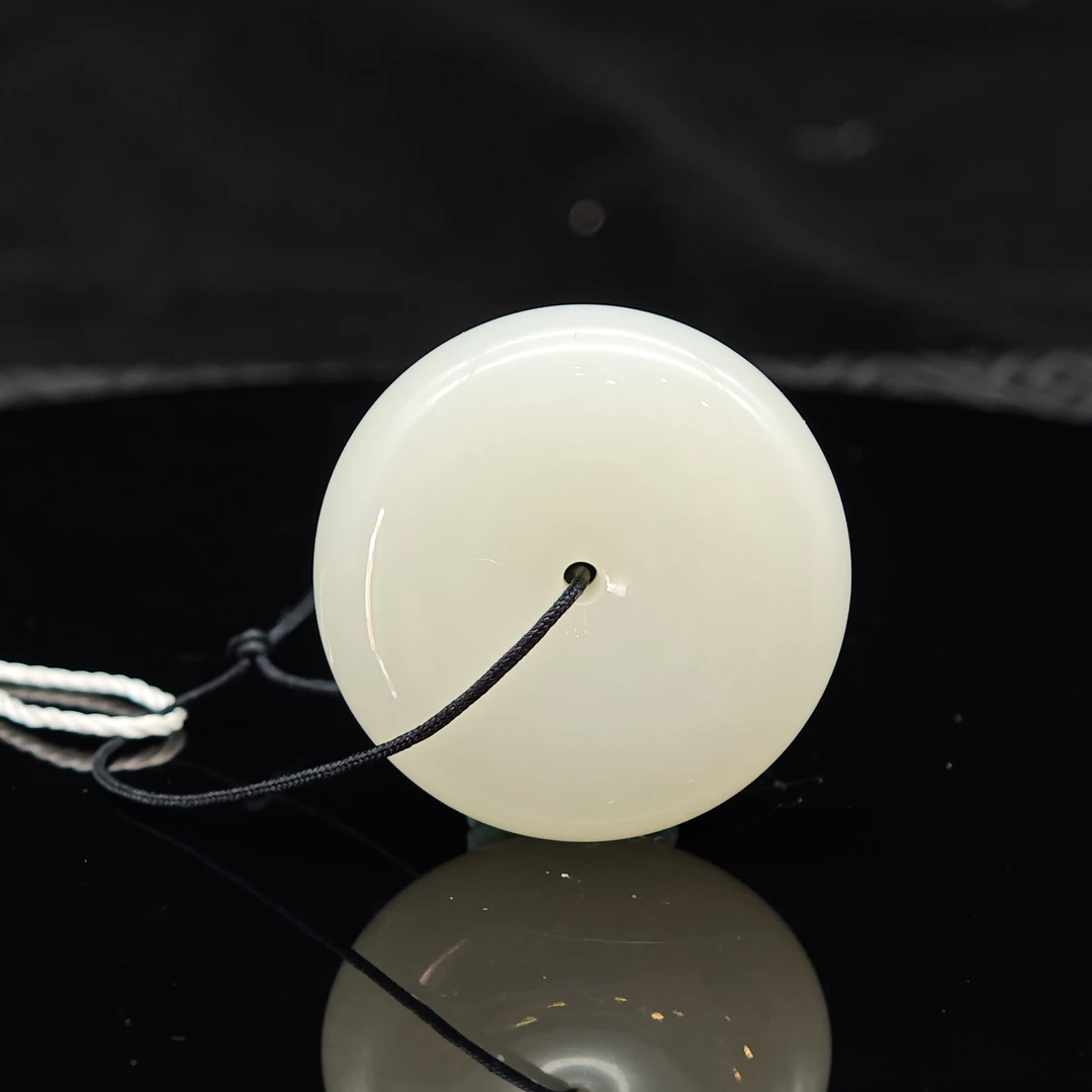 lot38和田玉平安扣/保利