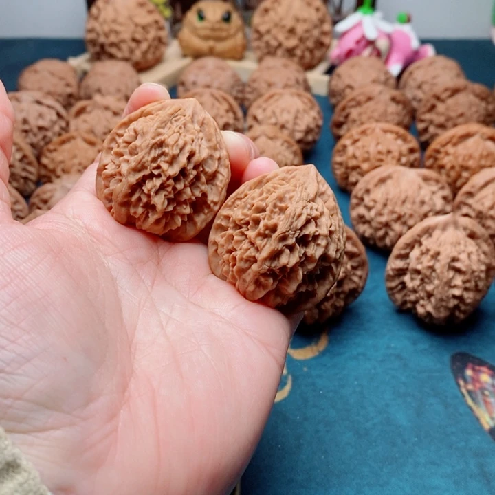 文玩核桃把件皇冠狮子头36