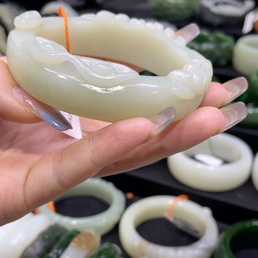 未镶嵌手镯和田玉