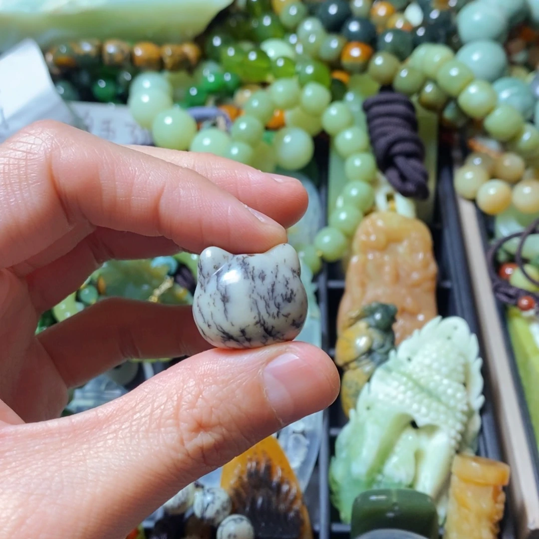 岫岩老玉（透闪石质玉）未镶嵌颈饰