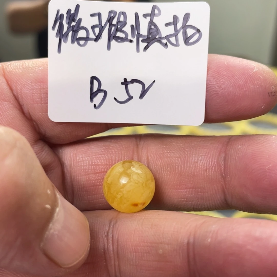 未镶嵌琥珀手链多样性发，发其中一件