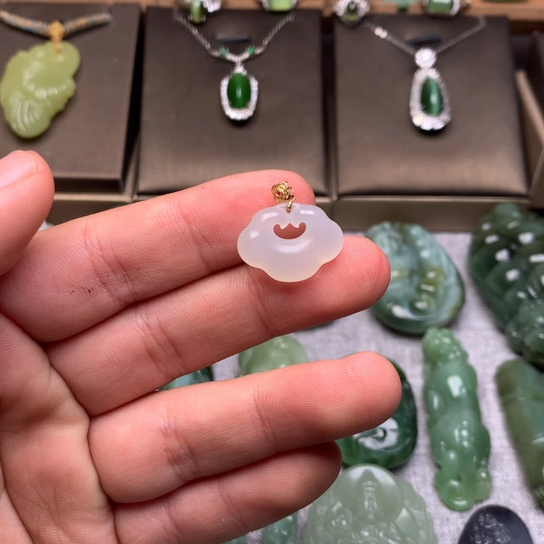 和田玉18K金镶嵌颈饰