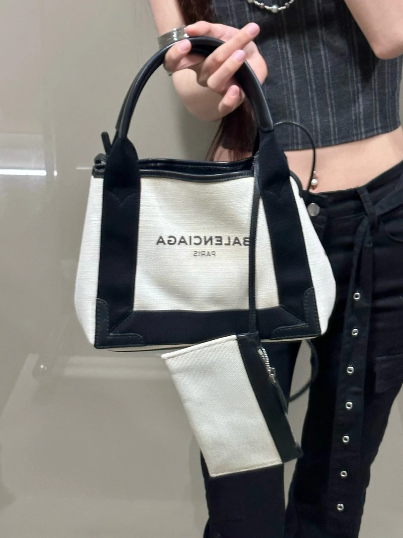 95新 Balenciaga/巴黎世家 巴黎世家 白色小号沙滩斜挎包(K)