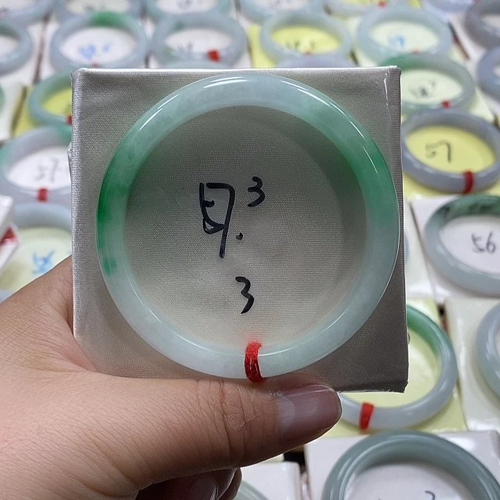 丫***头羽毛非金属L一物一图