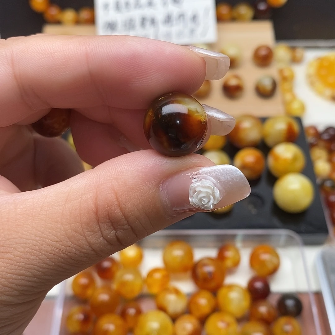 小***安裸石虫珀未镶嵌蜜蜡