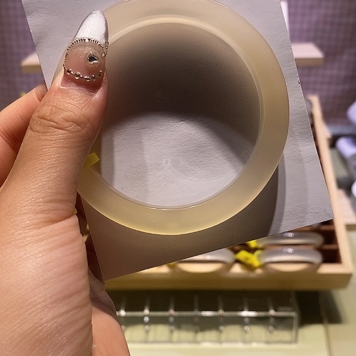 E***、玛瑙/玉髓手镯未镶嵌