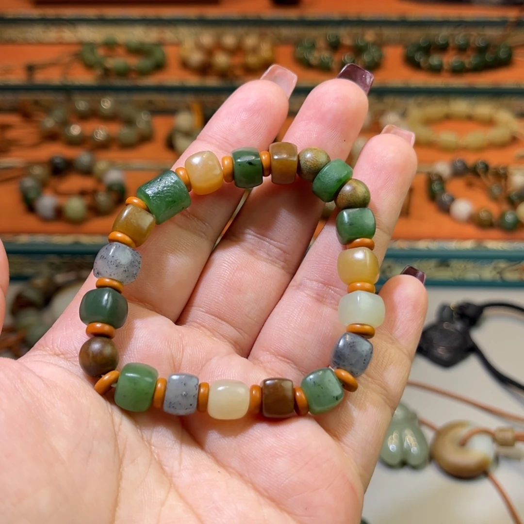 颈饰未镶嵌和田玉游**鱼