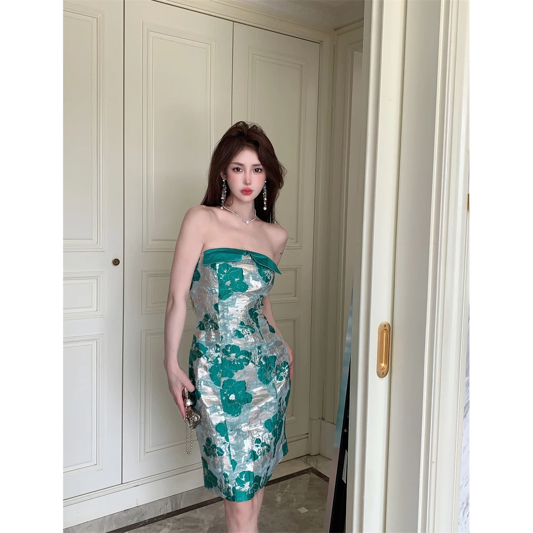 优雅轻奢感露肩缎面提花抹胸连衣裙女气质法式宴会收腰显身材裙子