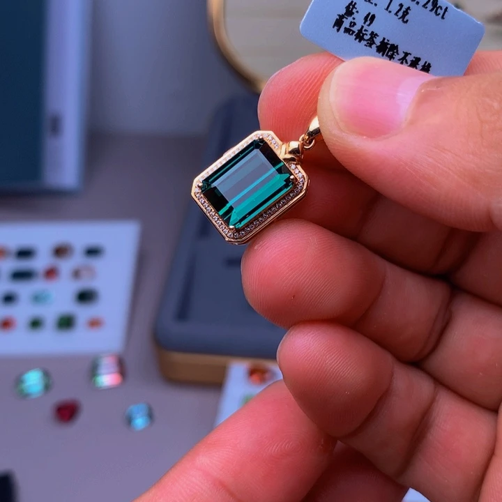 颈饰18K金镶嵌碧玺碧玺