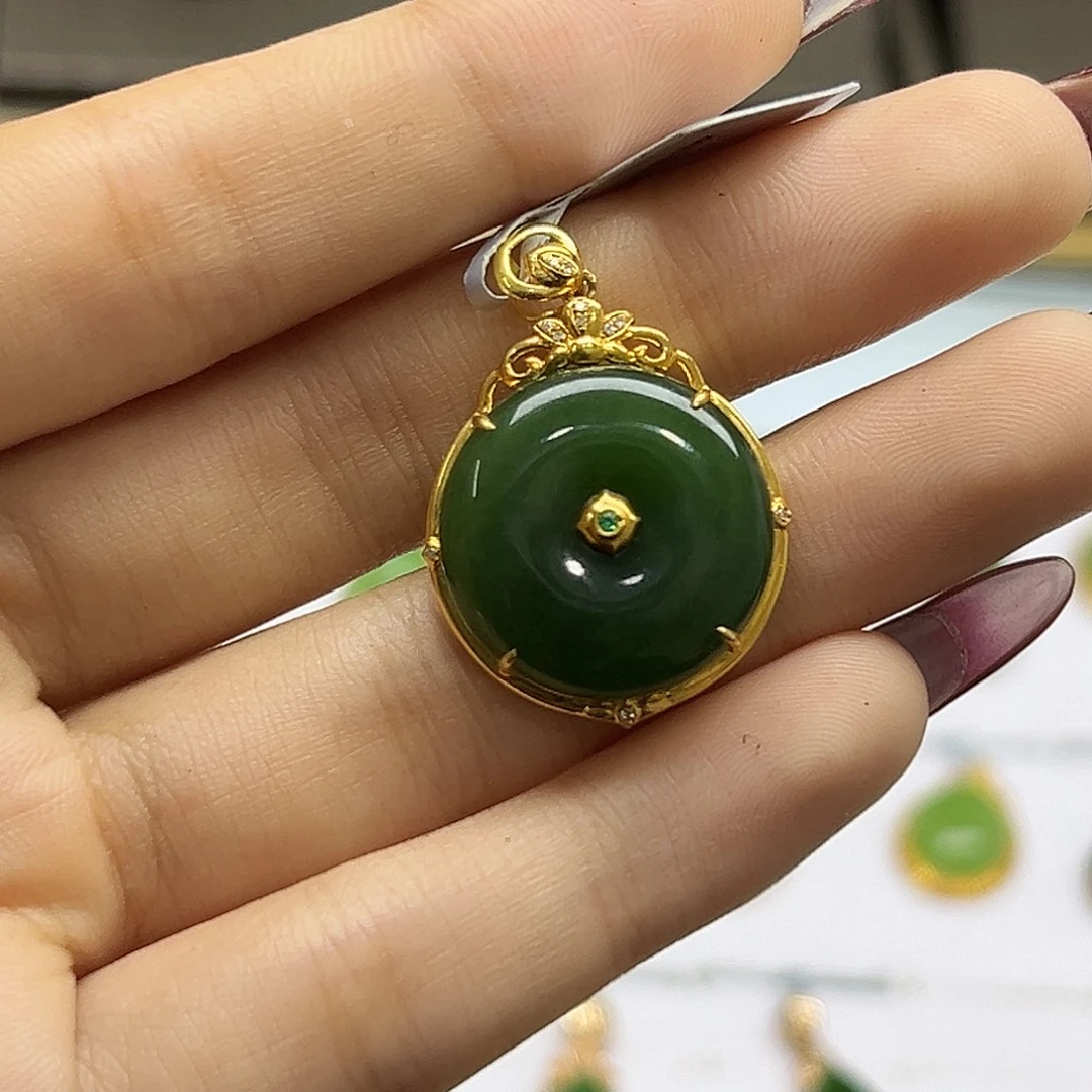和田玉18K金镶嵌吊坠(赠链)