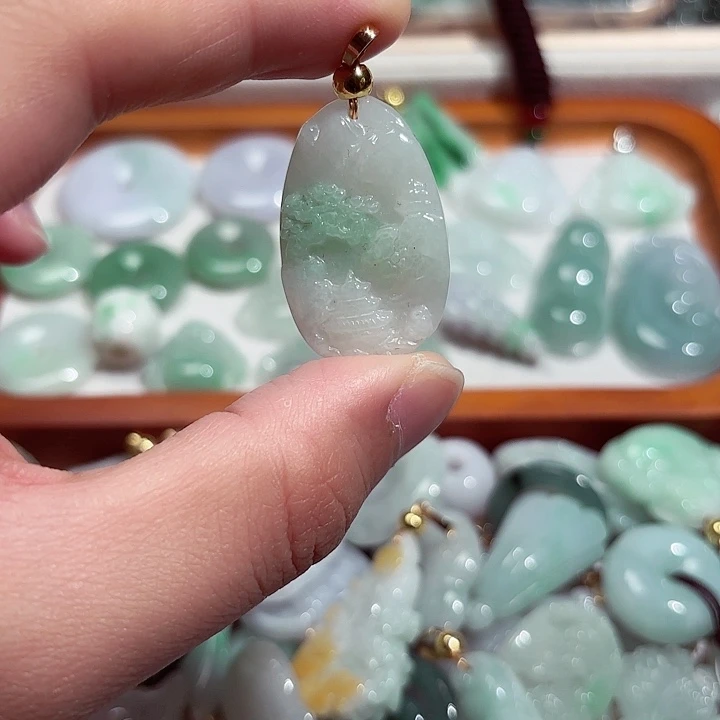 翡翠颈饰未镶嵌8997。
