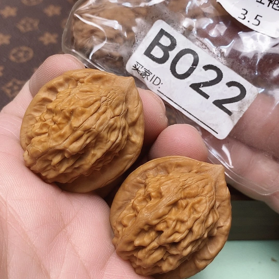 文玩核桃把件大红袍34尺。