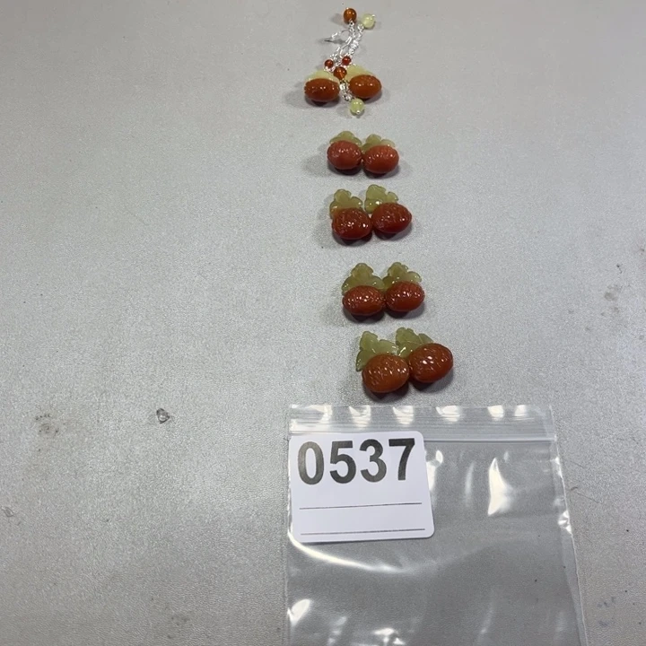 荣***店蛇纹石玉合金耳饰