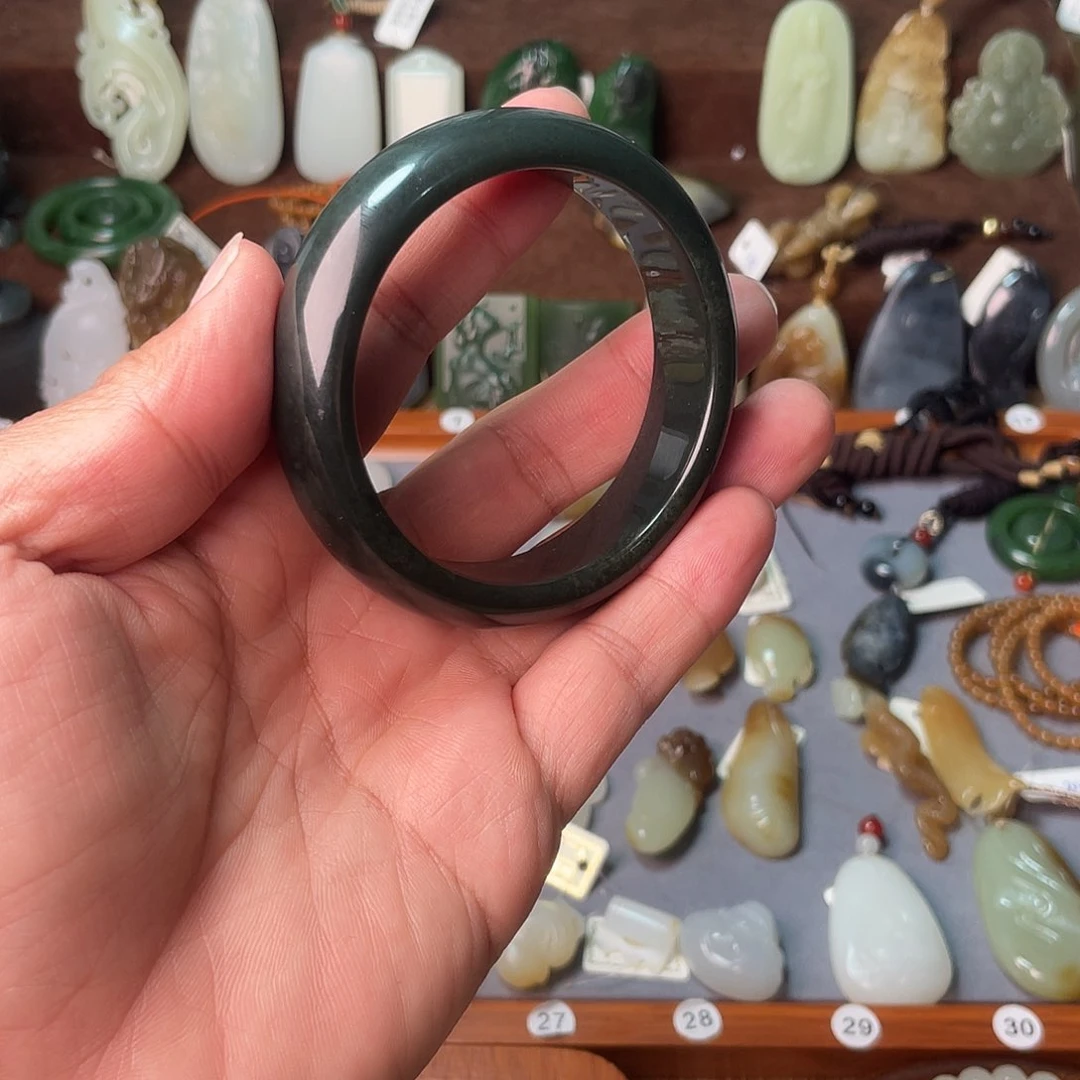 未镶嵌手镯和田玉