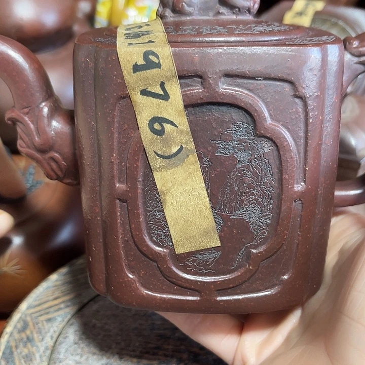 紫砂茶壶原矿泥料手工制作的一把紫砂壶。