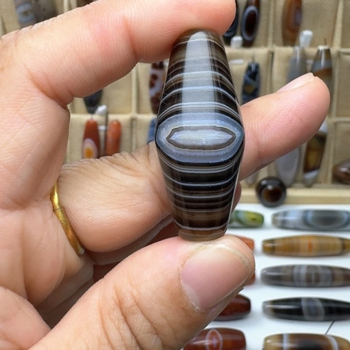 玛瑙/玉髓颈饰未镶嵌在*？