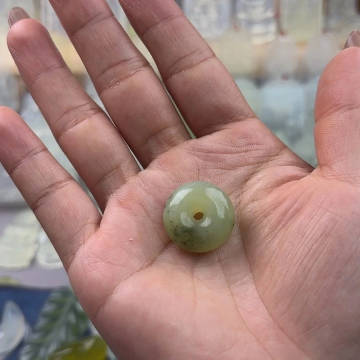 未镶嵌蛇纹石玉颈饰平安扣