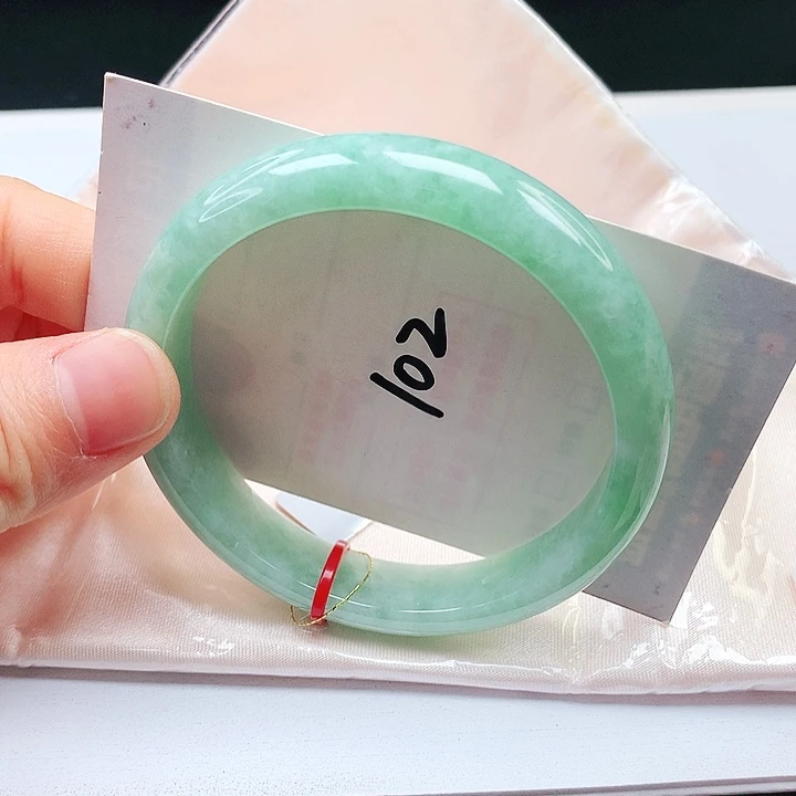 翡翠手镯未镶嵌58圈口