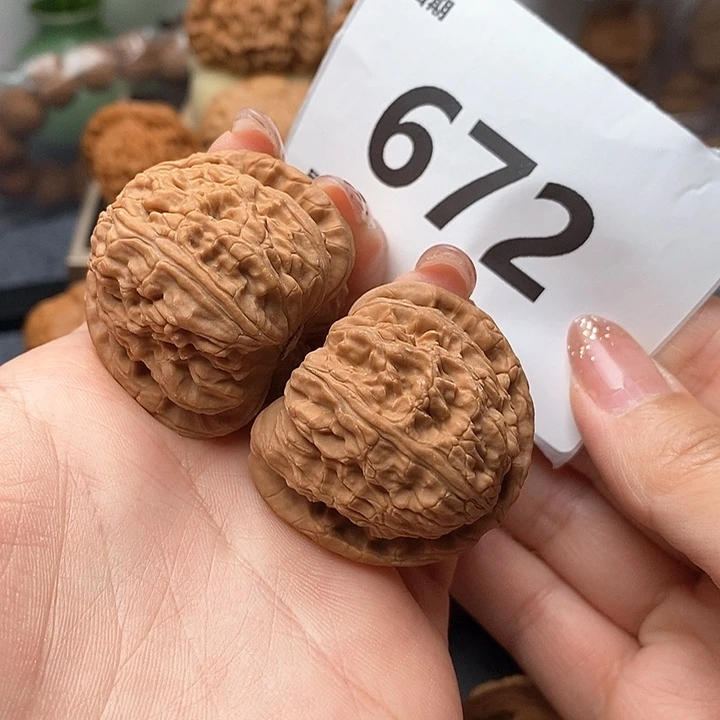 文玩核桃吊坠672-3.7尺白狮子