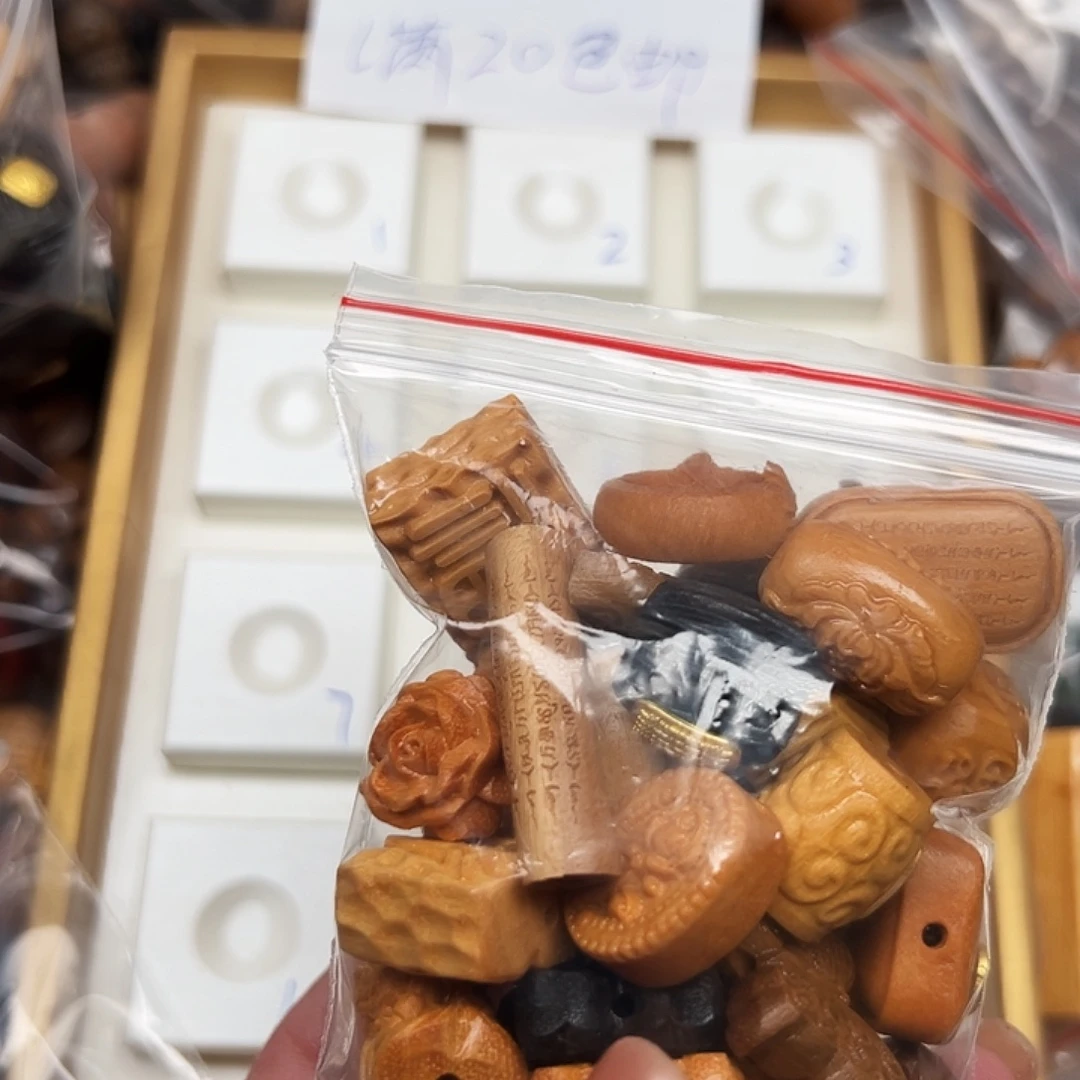 听***⁸大叶紫檀（黑酸枝木类）