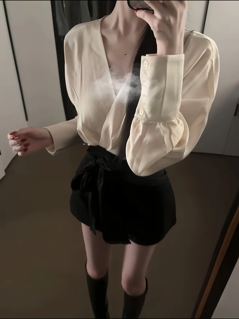 法式气质温柔风缎面V领长袖衬衫女秋季新款黑色高腰包臀裙两件套