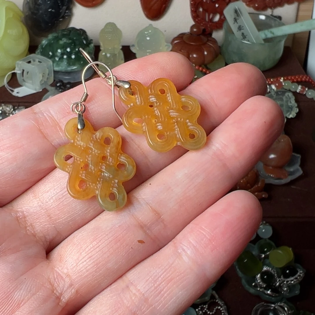 蛇纹石玉耳坠未镶嵌爱****?